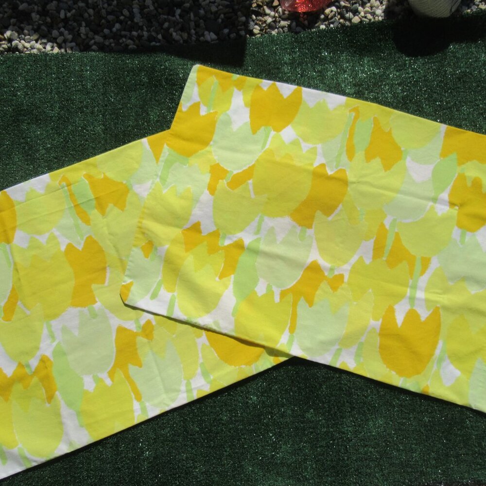 Set of 2 Vintage Vera Collection By Burlington Tulip Standard Queen Pillowcases
